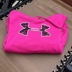 Under Armour hooded long sleeve sweatshirt. Great shape.